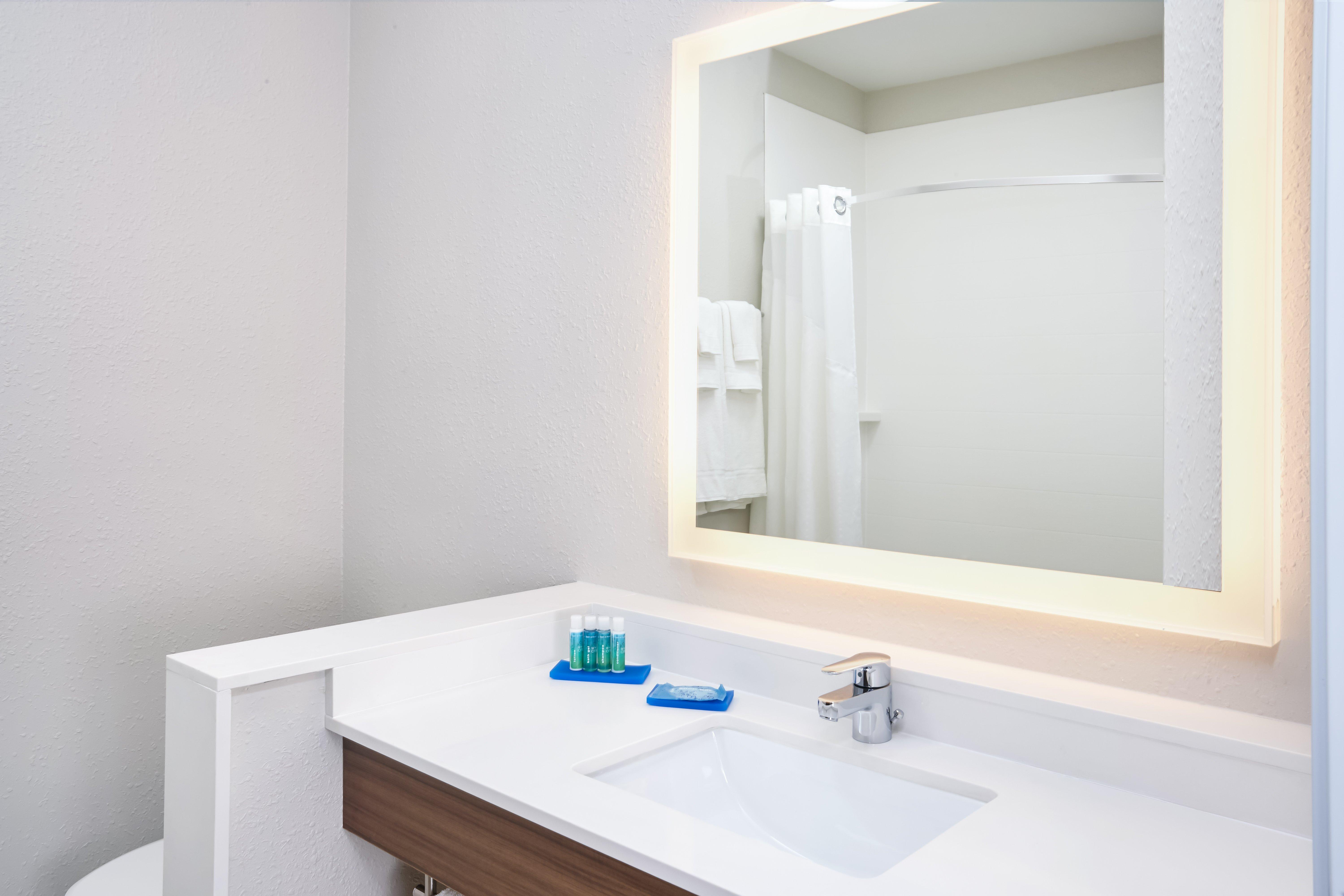 Holiday Inn Express & Suites Chicago North Shore - Niles By Ihg Екстериор снимка