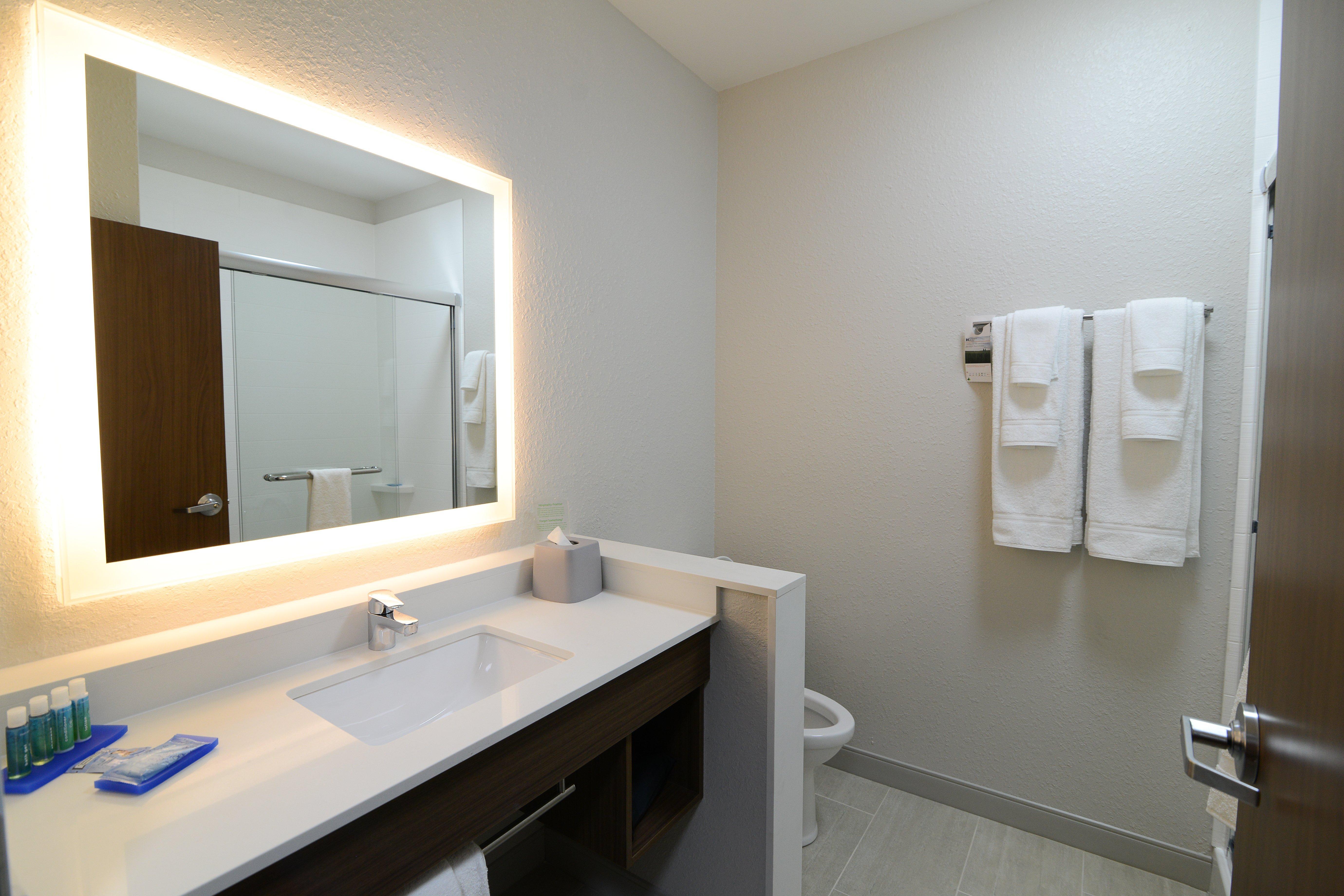 Holiday Inn Express & Suites Chicago North Shore - Niles By Ihg Екстериор снимка