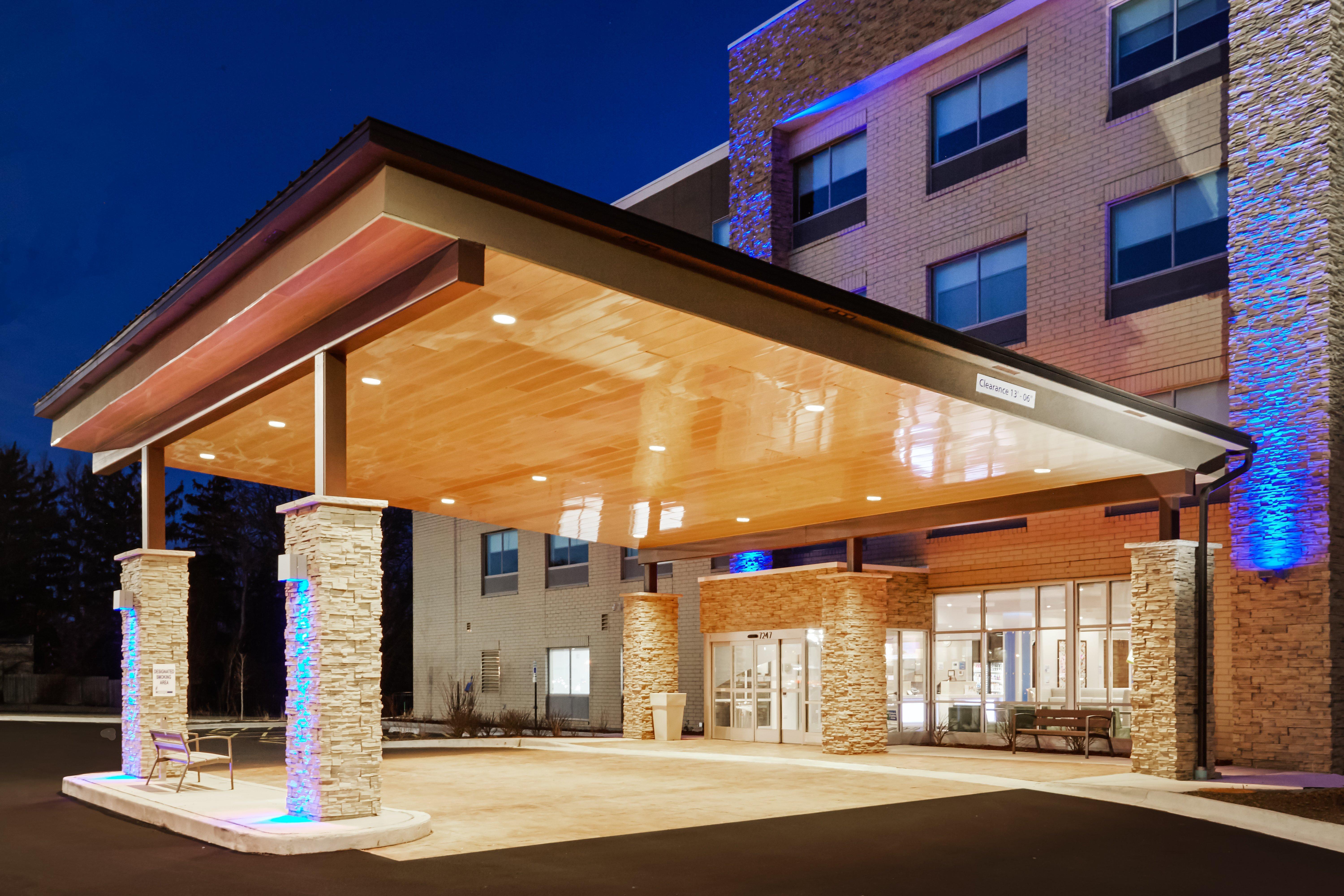 Holiday Inn Express & Suites Chicago North Shore - Niles By Ihg Екстериор снимка