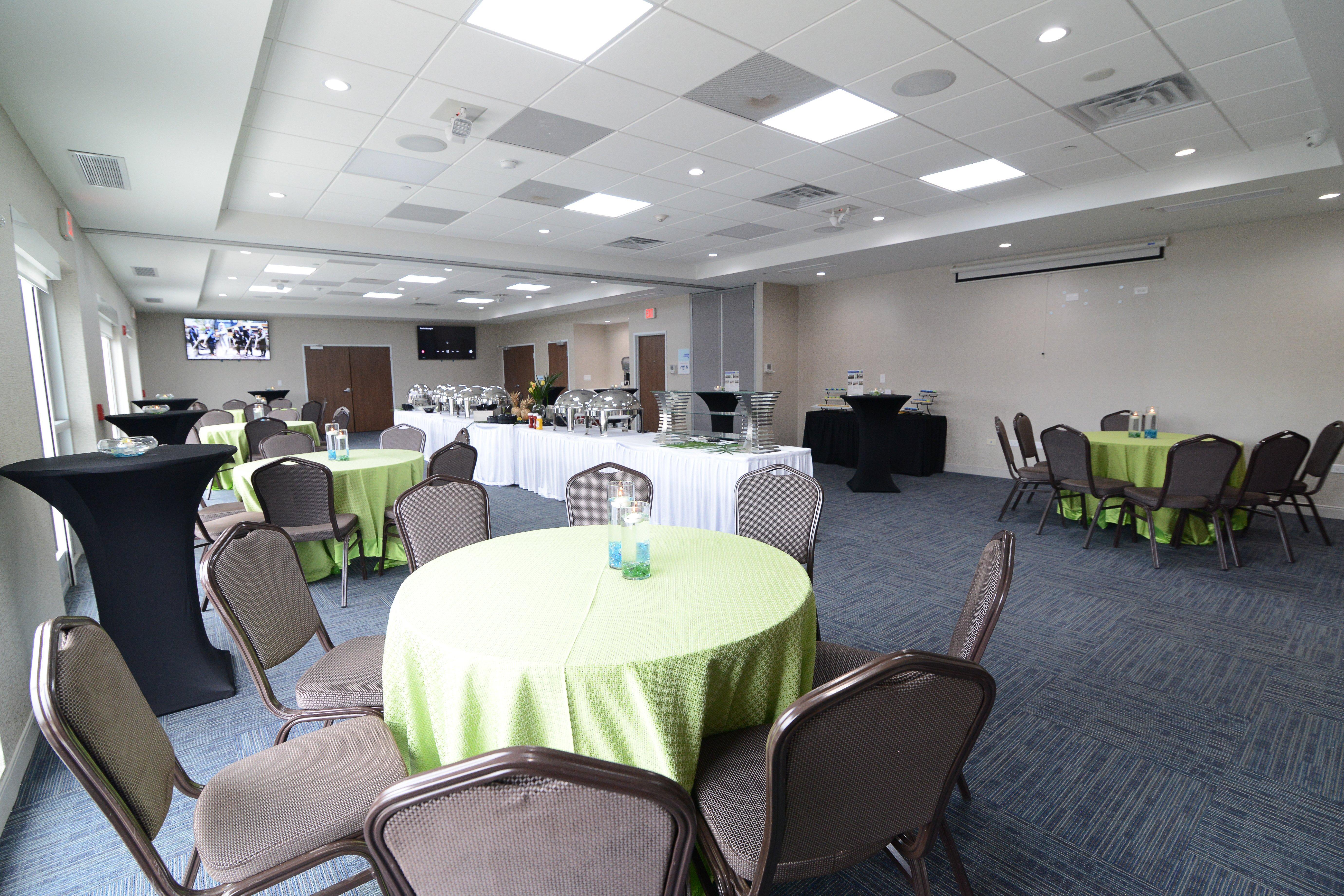 Holiday Inn Express & Suites Chicago North Shore - Niles By Ihg Екстериор снимка