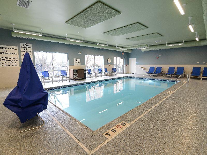 Holiday Inn Express & Suites Chicago North Shore - Niles By Ihg Екстериор снимка