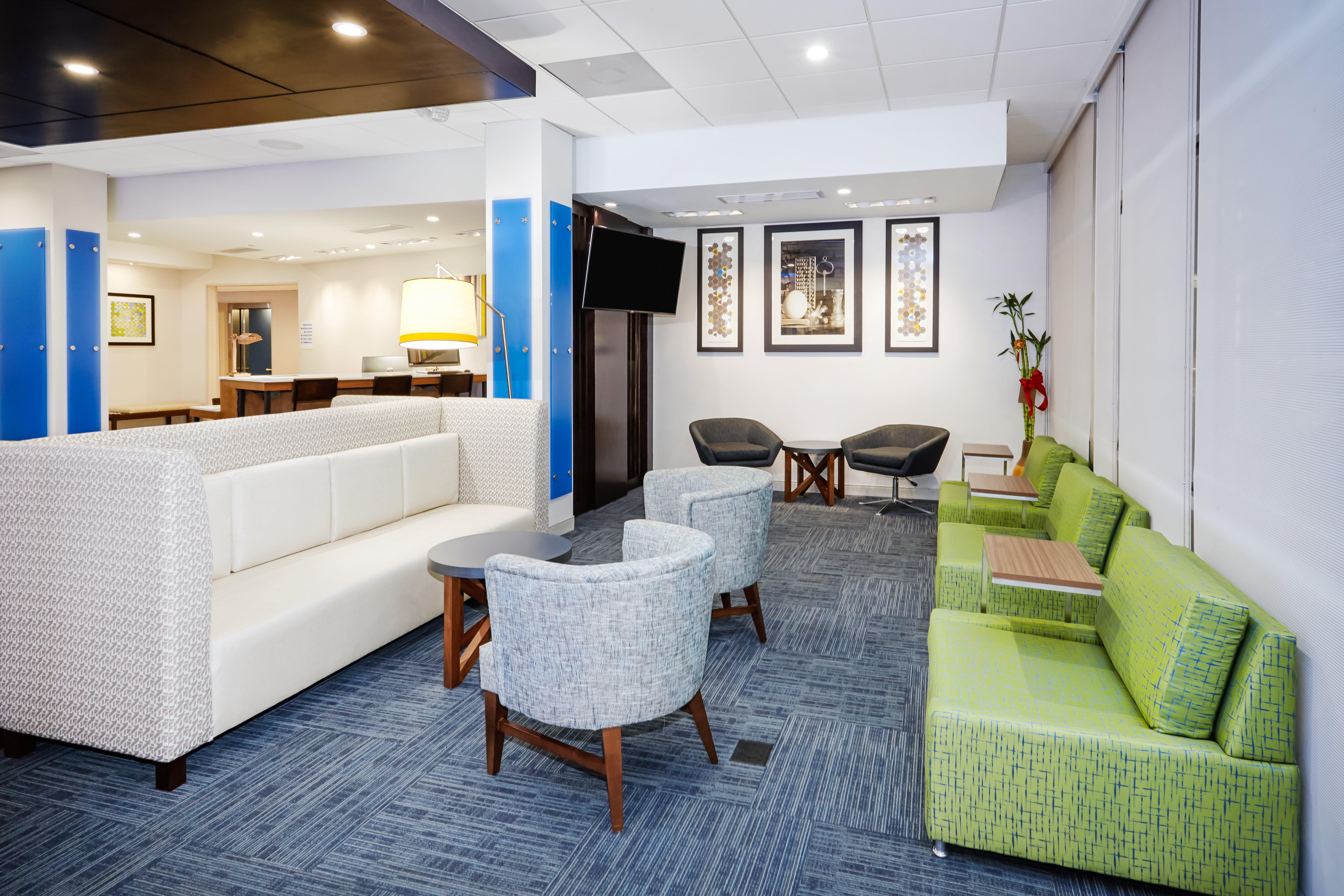 Holiday Inn Express & Suites Chicago North Shore - Niles By Ihg Екстериор снимка