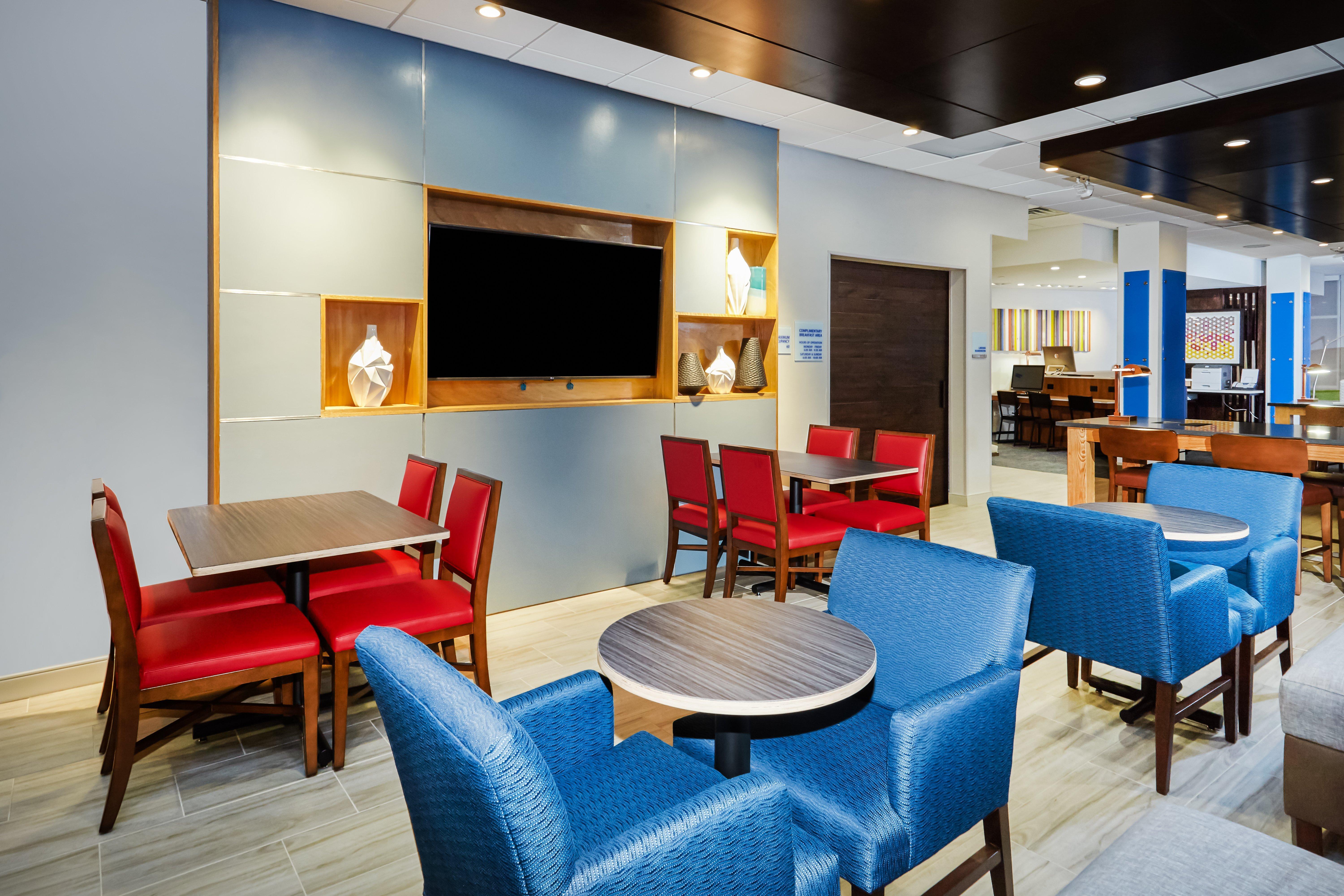 Holiday Inn Express & Suites Chicago North Shore - Niles By Ihg Екстериор снимка