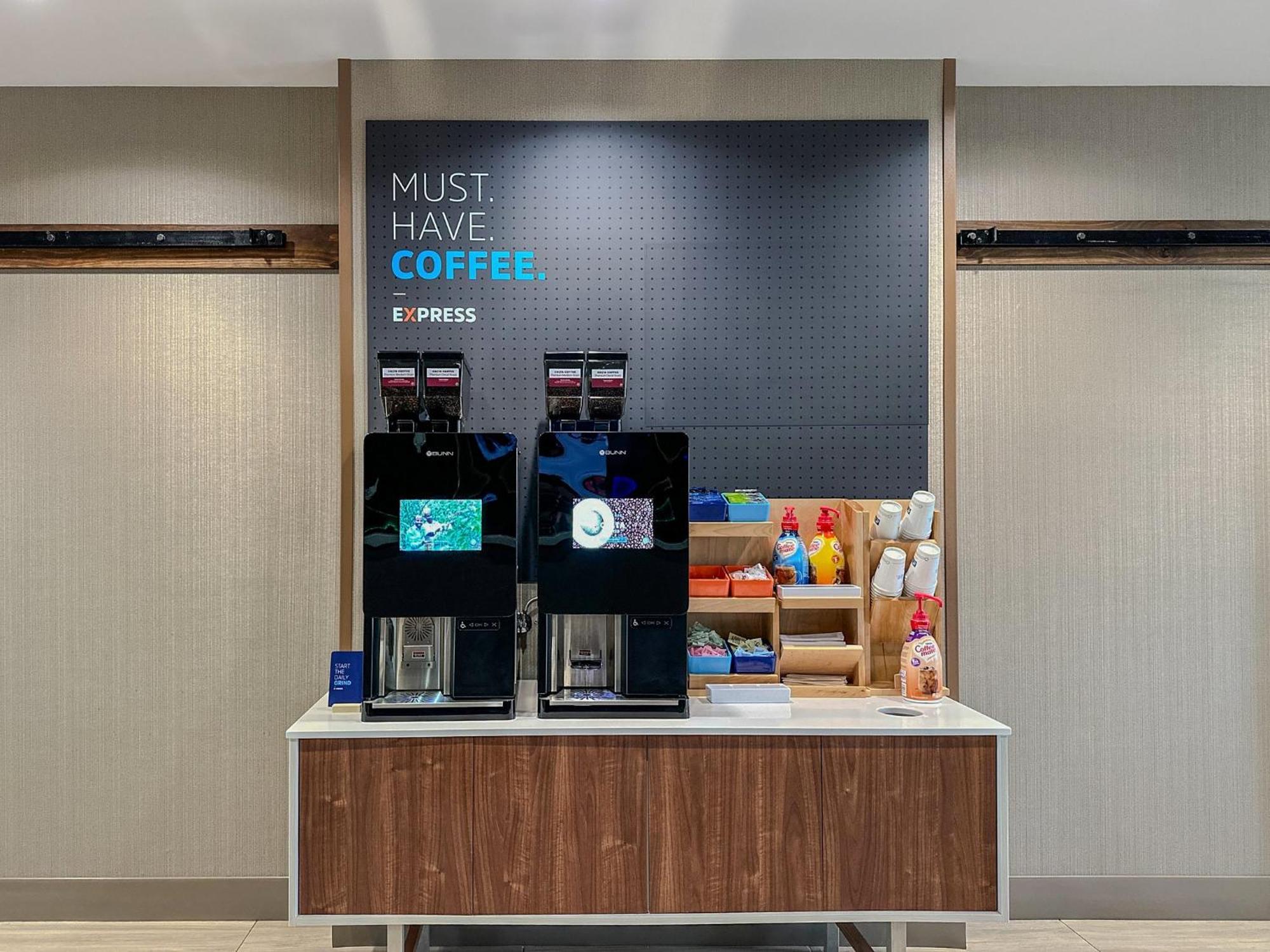 Holiday Inn Express & Suites Chicago North Shore - Niles By Ihg Екстериор снимка