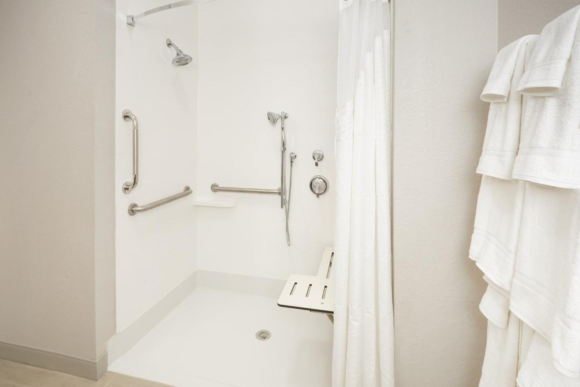 Holiday Inn Express & Suites Chicago North Shore - Niles By Ihg Екстериор снимка