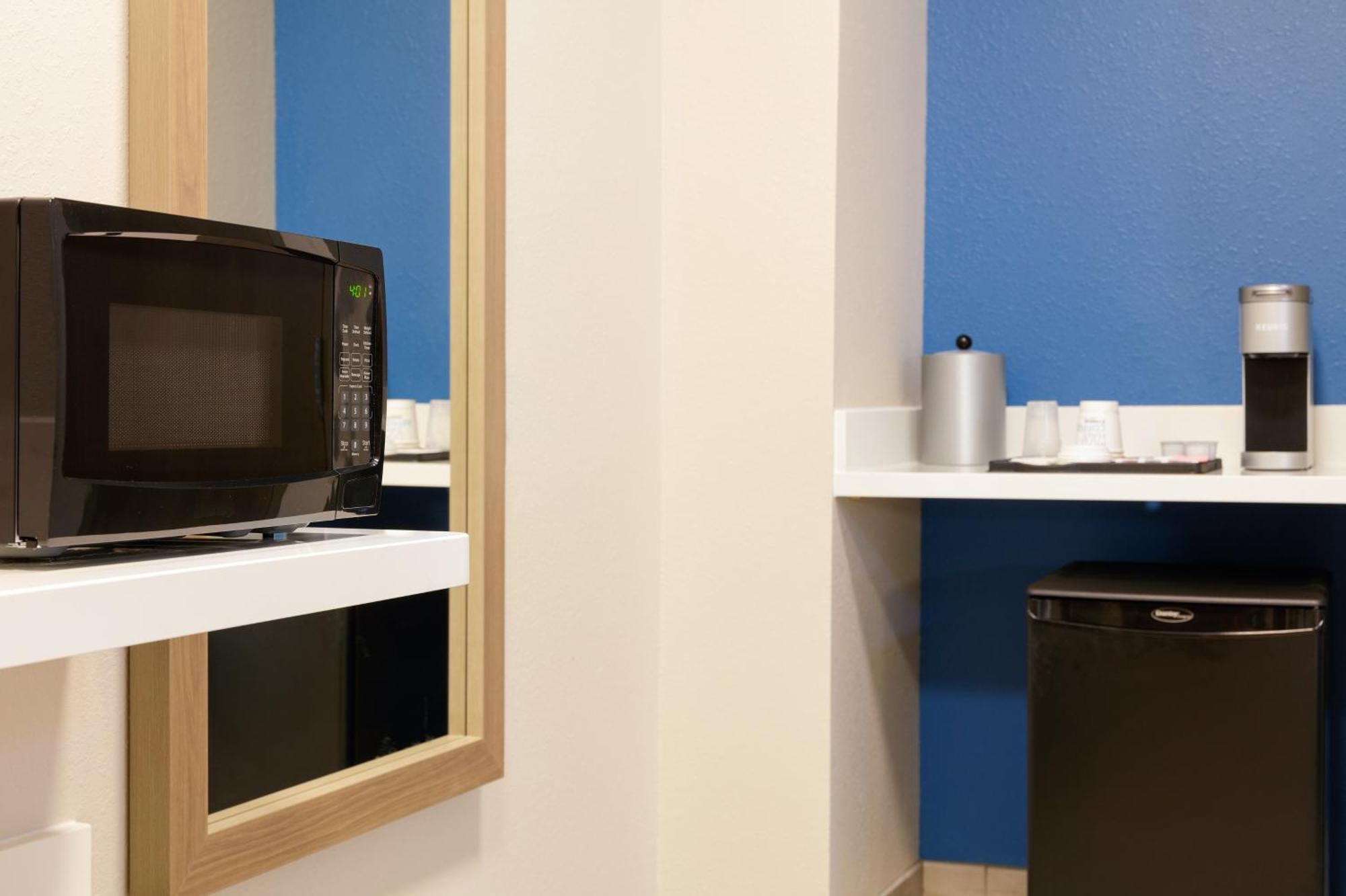 Holiday Inn Express & Suites Chicago North Shore - Niles By Ihg Екстериор снимка
