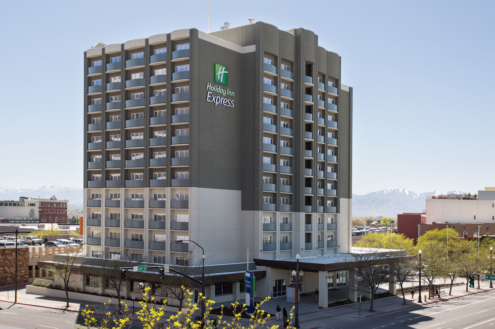 Holiday Inn Express & Suites Chicago North Shore - Niles By Ihg Екстериор снимка